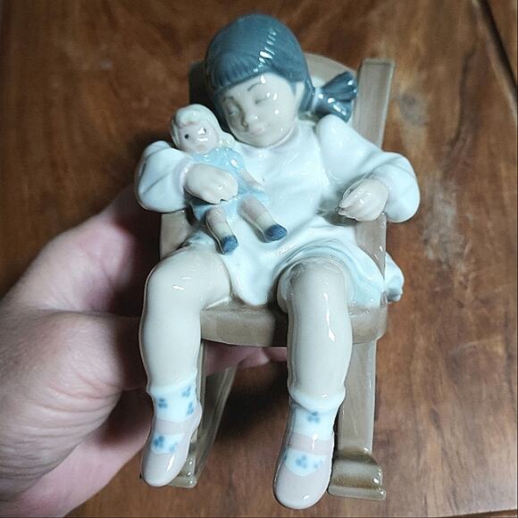 Lladro Naptime 5438 girl asleep with baby doll in rocking chair Retired - Picture 6 of 7